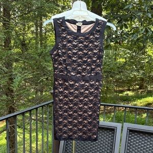One Clothing Elegant Black/ tan Lace Dress with bows, zippers on side sz. L